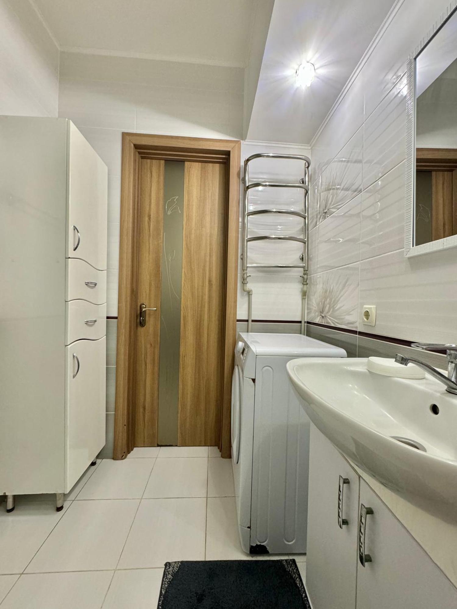Apartpoltava: Spacious Comfort in Polтава's Heart Exterior photo
