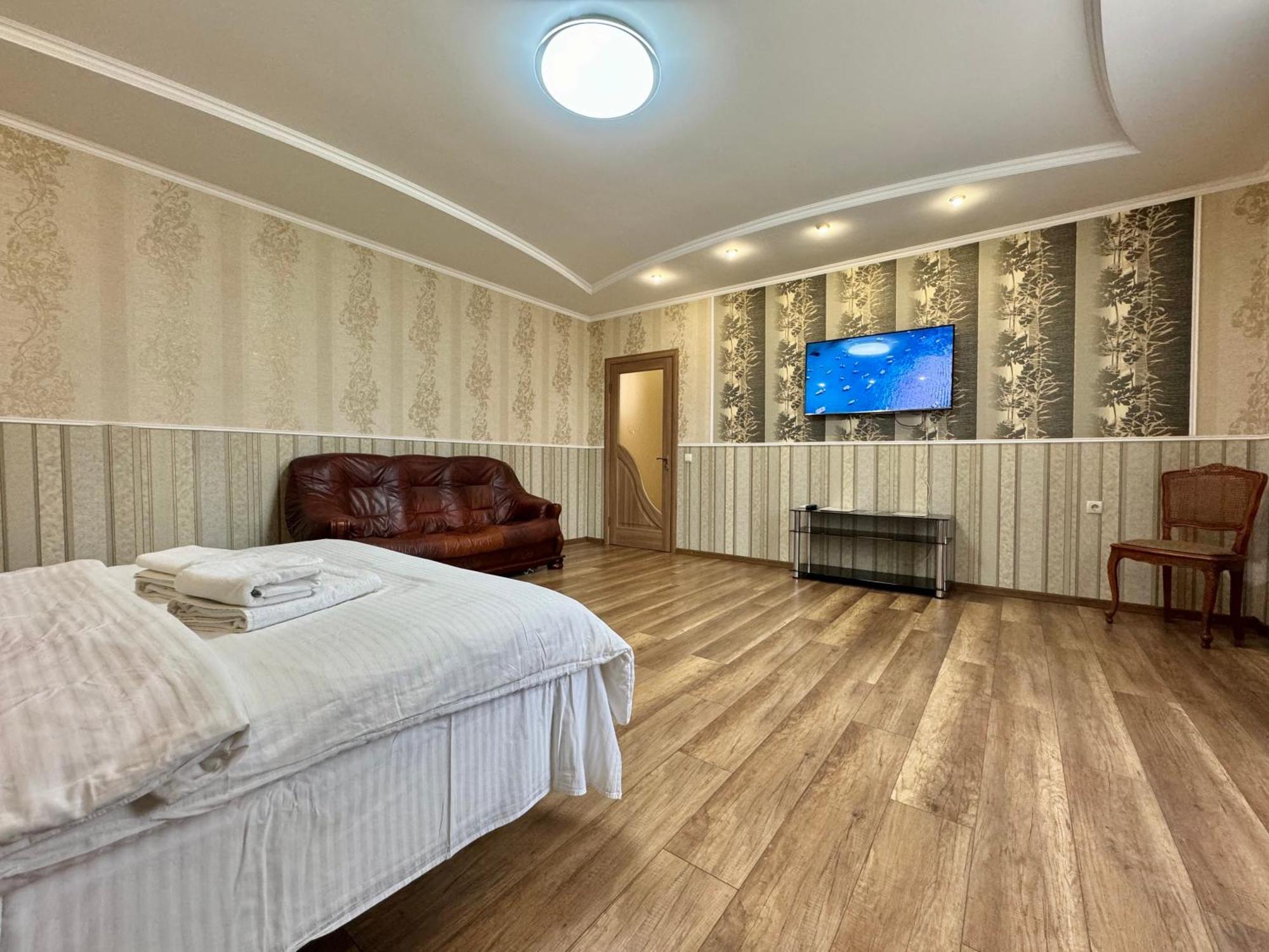 Apartpoltava: Spacious Comfort in Polтава's Heart Exterior photo